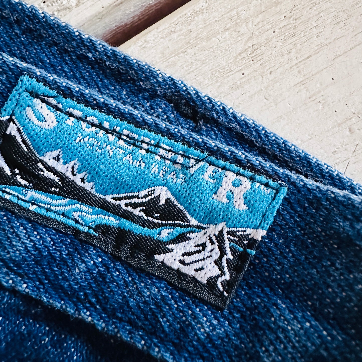 80'S VINTAGE WESTERN BAREBACK JEANS // WAIST SIZE 26