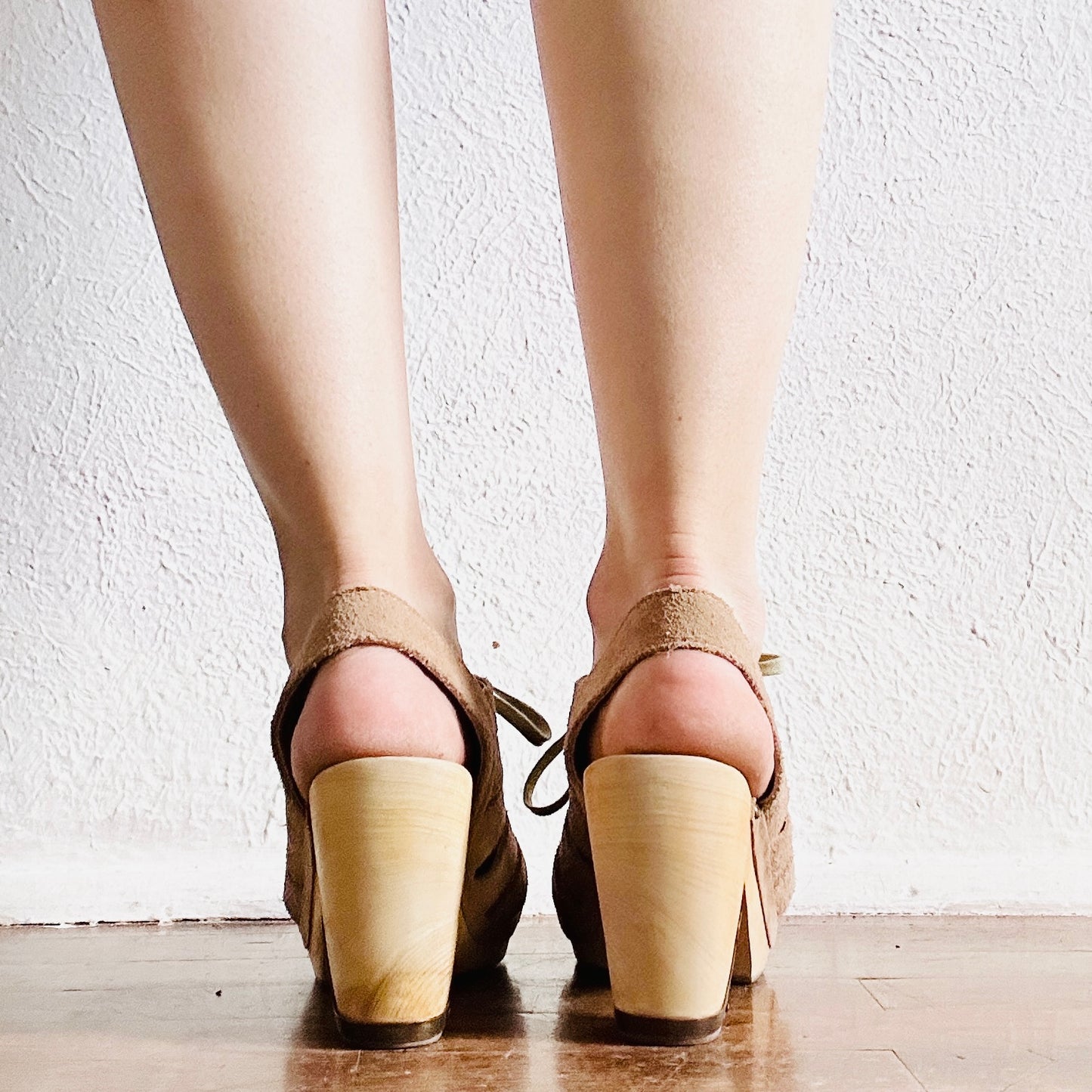 ANTHROPOLOGIE LEATHER CUTOUT HEELS // SIZE 8