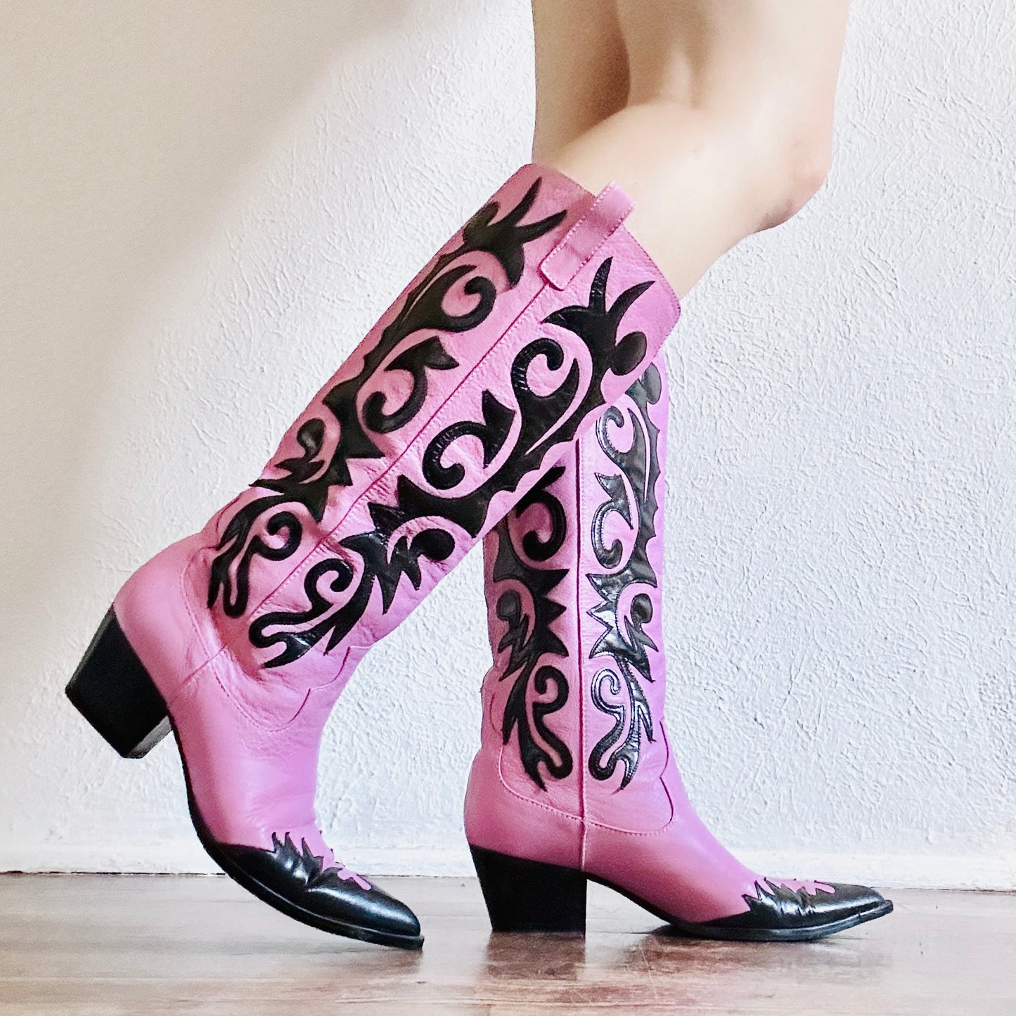 BARBIE PINK LEATHER COWBOY BOOTS // SIZE 7.5
