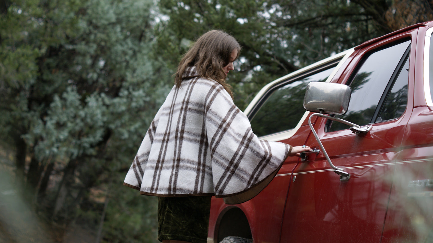 60'S VINTAGE WHITE AND BROWN PLAID BLANKET CAPE // ONE SIZE