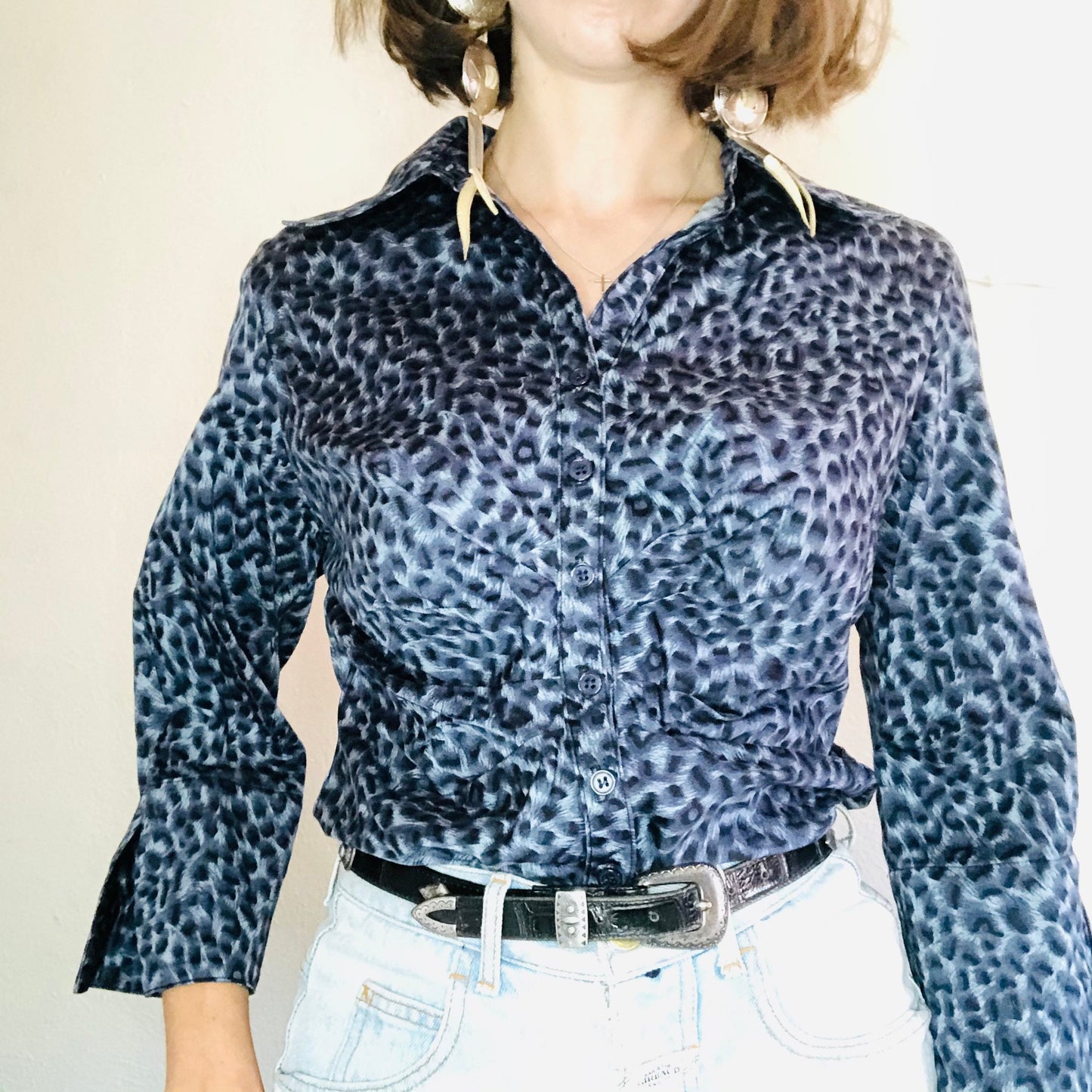 90's VINTAGE BLUE LEOPARD PRINT BLOUSE // SIZE MEDIUM