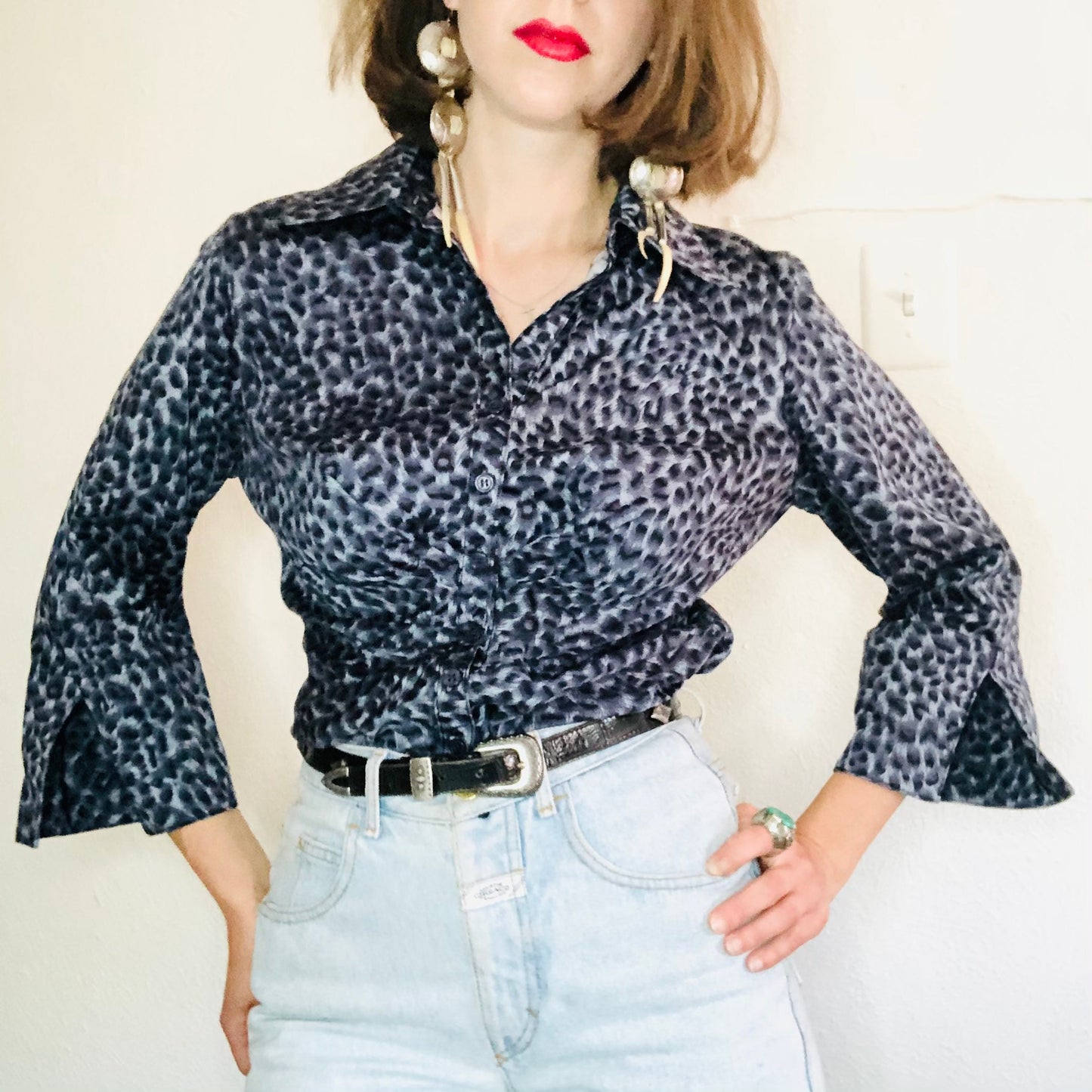 90's VINTAGE BLUE LEOPARD PRINT BLOUSE // SIZE MEDIUM