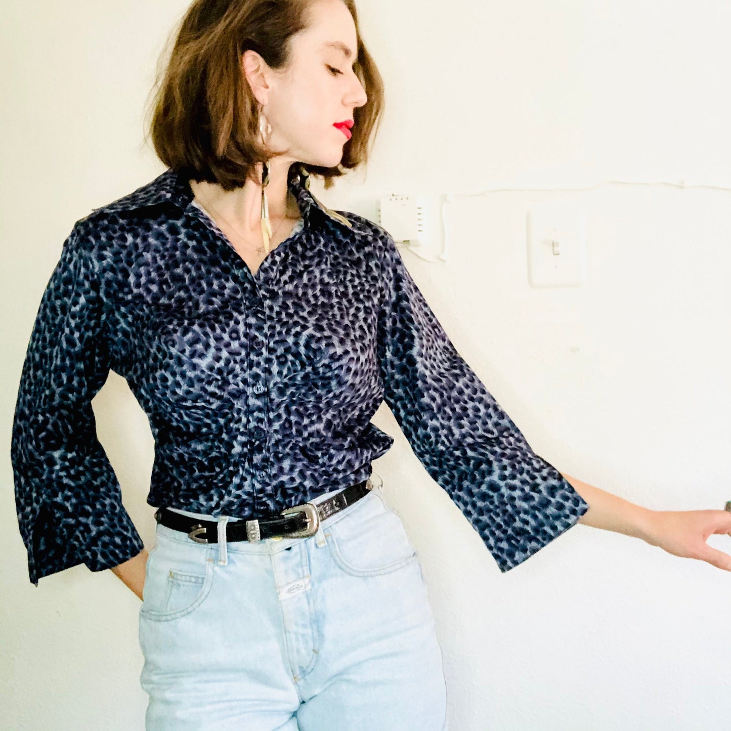 90's VINTAGE BLUE LEOPARD PRINT BLOUSE // SIZE MEDIUM