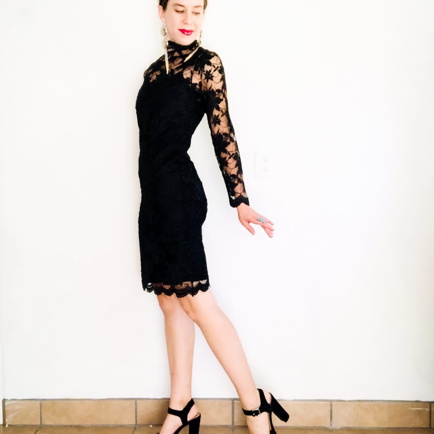80'S VINTAGE BLACK LACE DRESS // SIZE SMALL