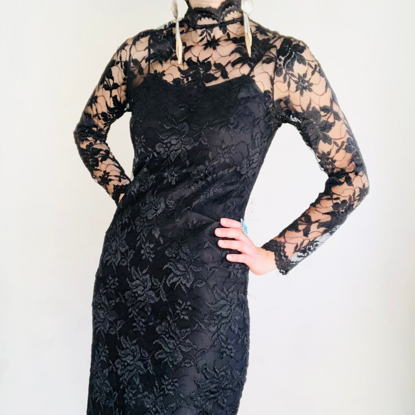80'S VINTAGE BLACK LACE DRESS // SIZE SMALL