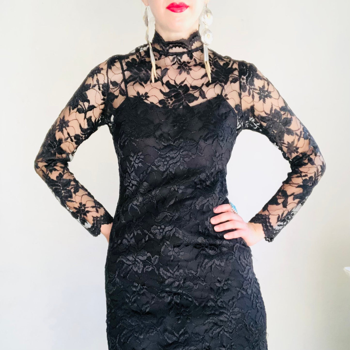 80'S VINTAGE BLACK LACE DRESS // SIZE SMALL