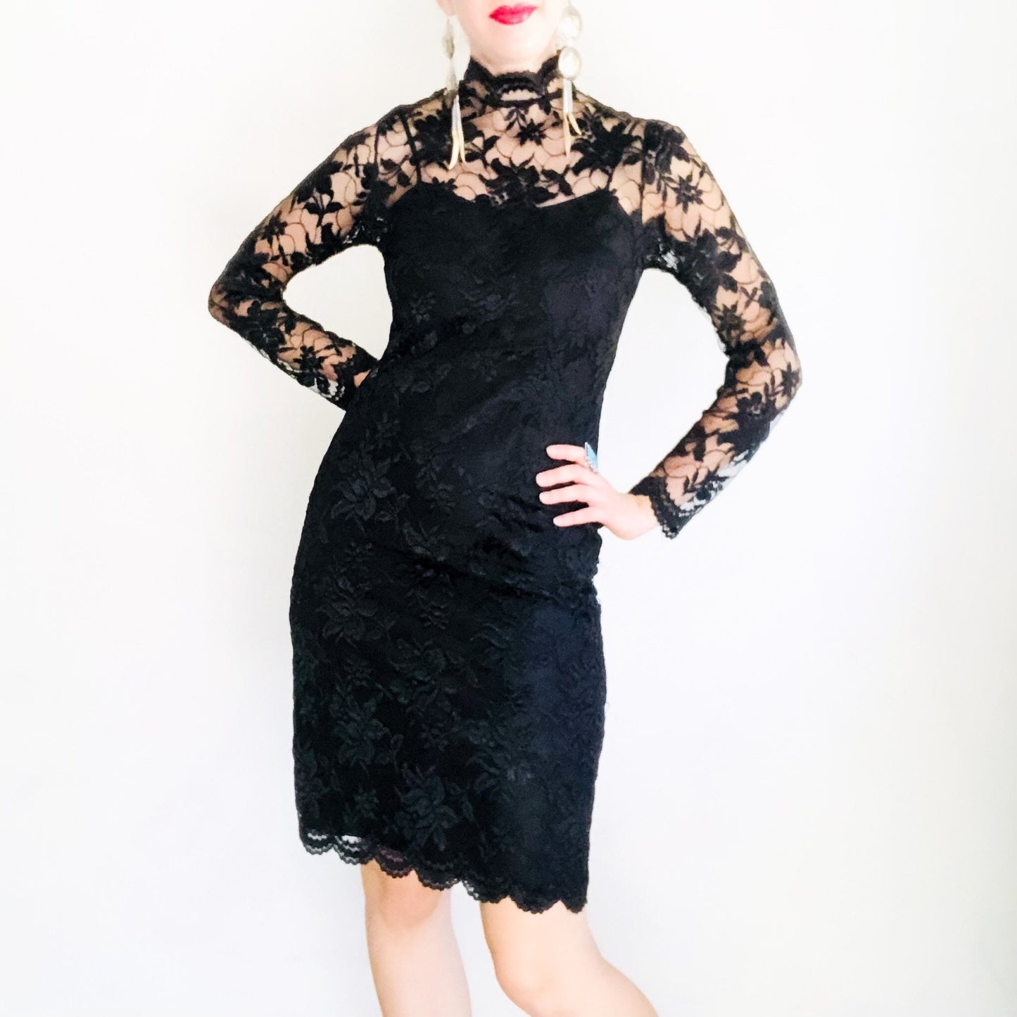 80'S VINTAGE BLACK LACE DRESS // SIZE SMALL