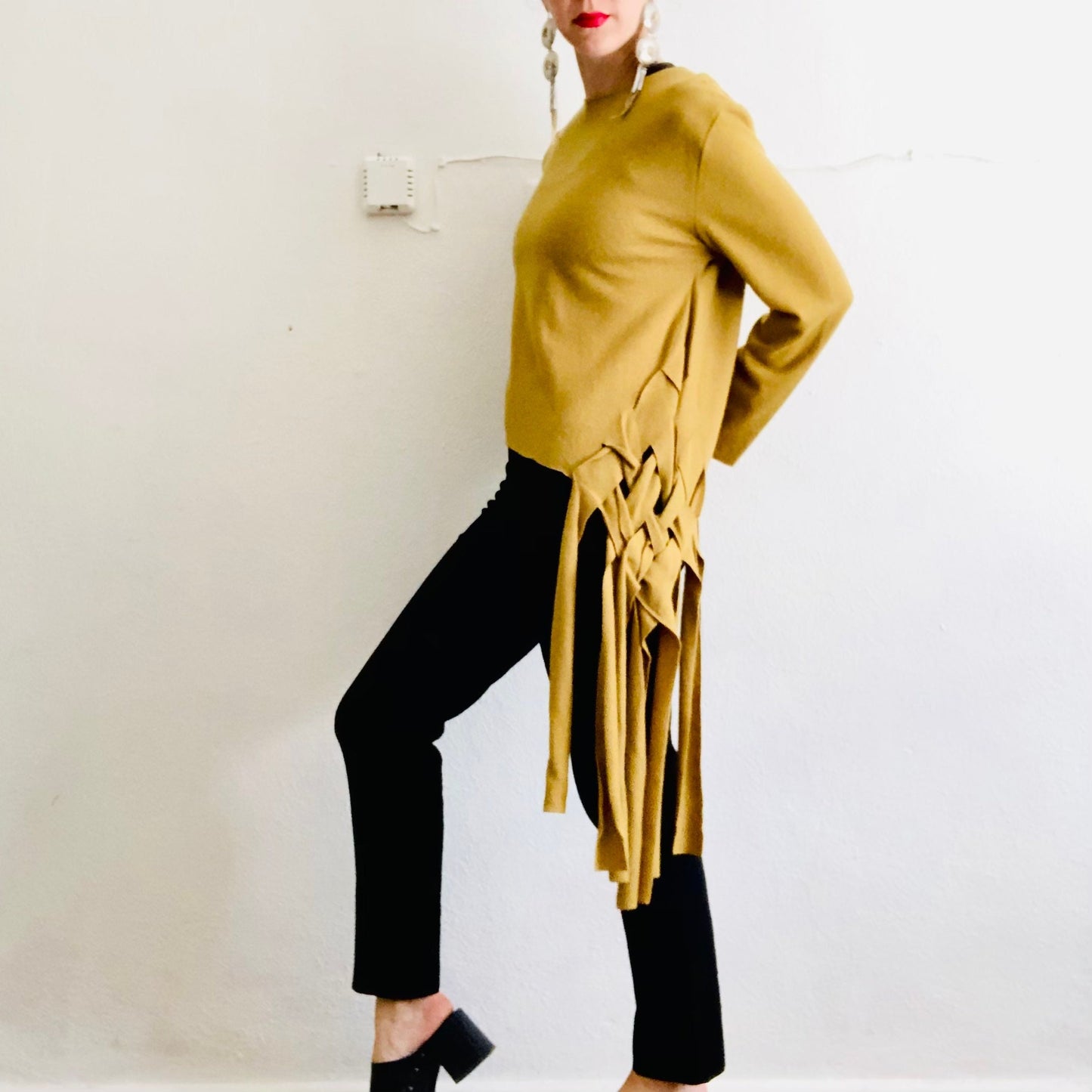 Y2K VINTAGE WOOL FRINGE SWEATER // SIZE SMALL