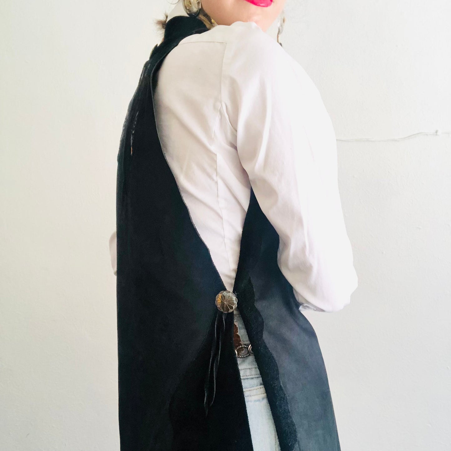 60'S VINTAGE BLACK HAND PAINTED LEATHER VEST // SIZE SMALL