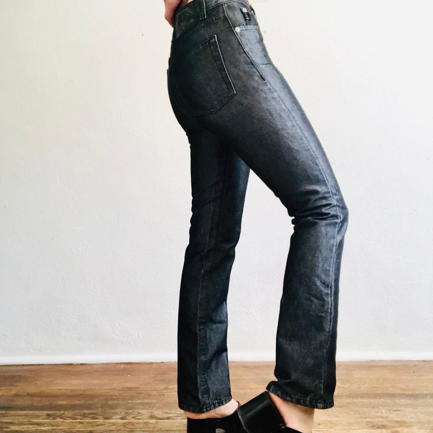 Y2K VINTAGE GUESS METALLIC GRAY STRAIGHT LEG JEANS // SIZE SMALL