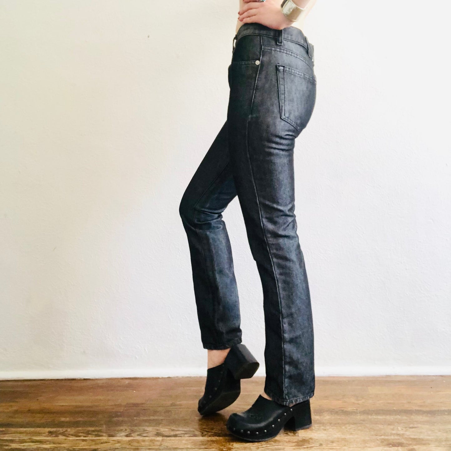 Y2K VINTAGE GUESS METALLIC GRAY STRAIGHT LEG JEANS // SIZE SMALL