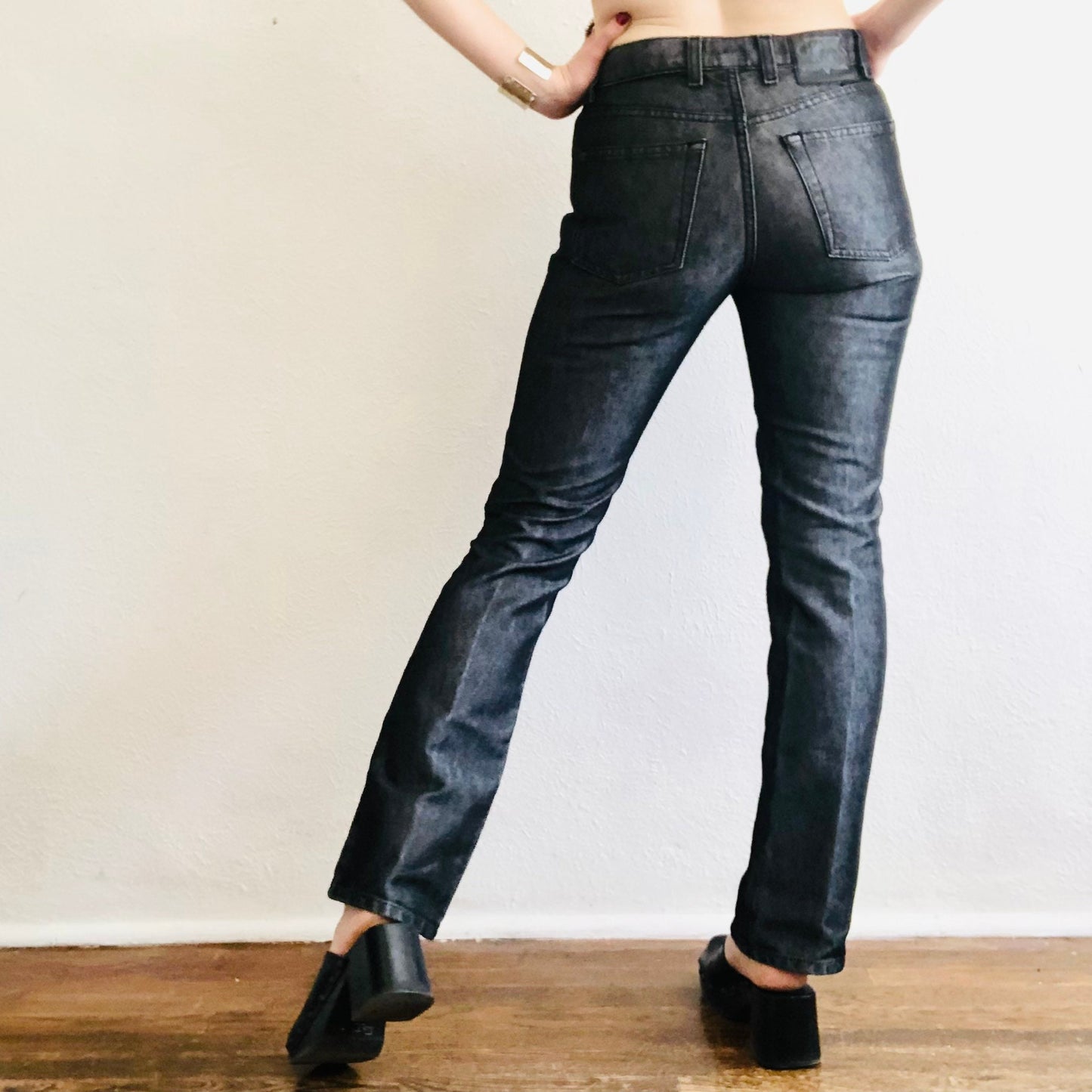 Y2K VINTAGE GUESS METALLIC GRAY STRAIGHT LEG JEANS // SIZE SMALL