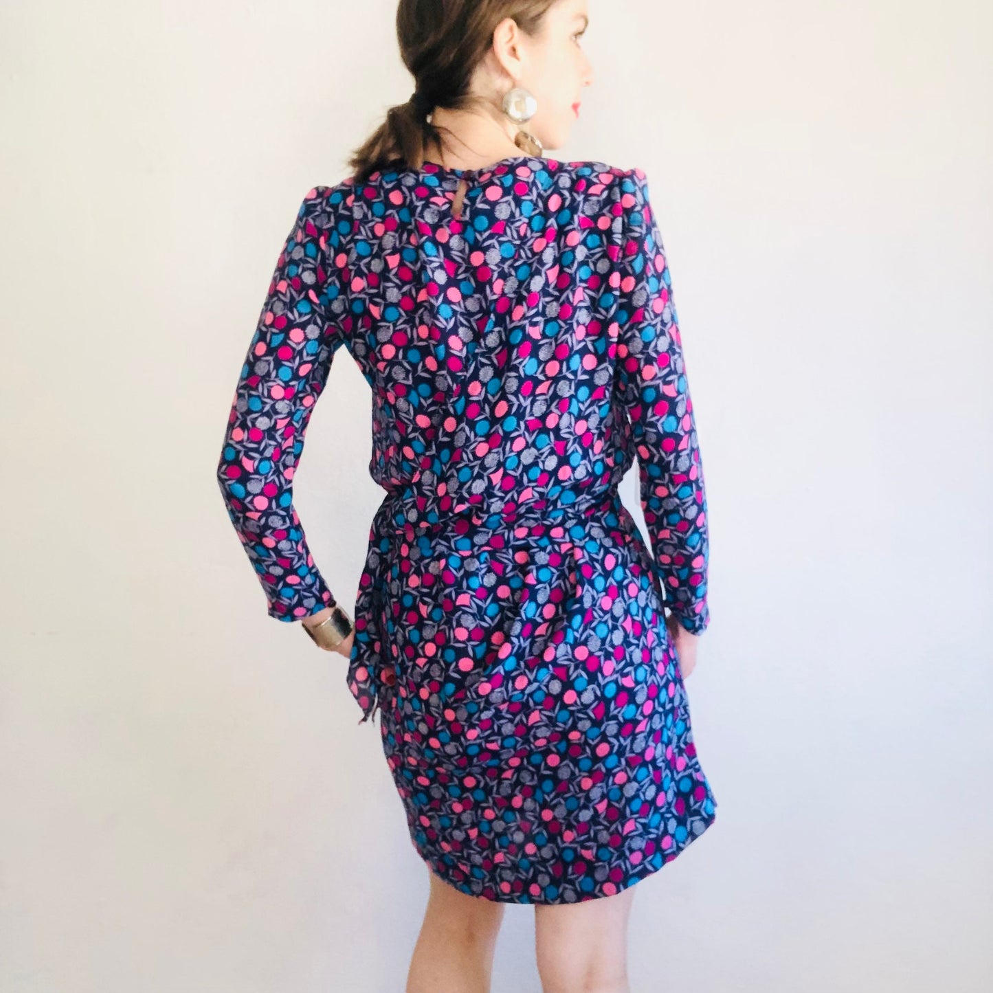 70'S VINTAGE PRINTED WRAP DRESS // SIZE SMALL PETITE
