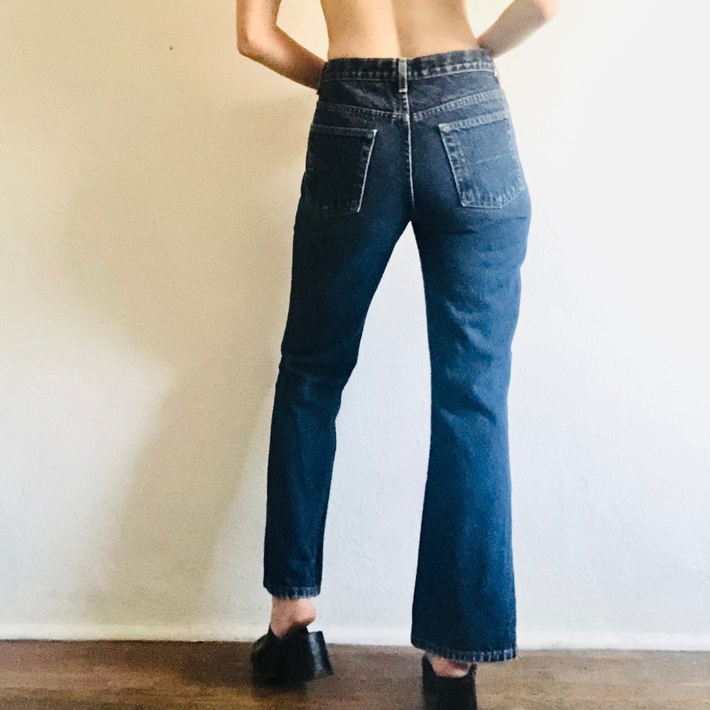 90'S VINTAGE ANCHOR BLUE STRAIGHT LEG JEANS // WAIST SIZE 28