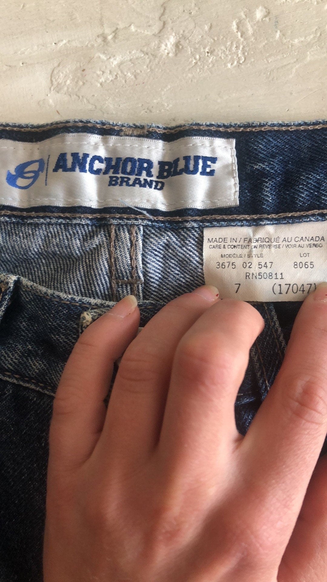 90'S VINTAGE ANCHOR BLUE STRAIGHT LEG JEANS // WAIST SIZE 28