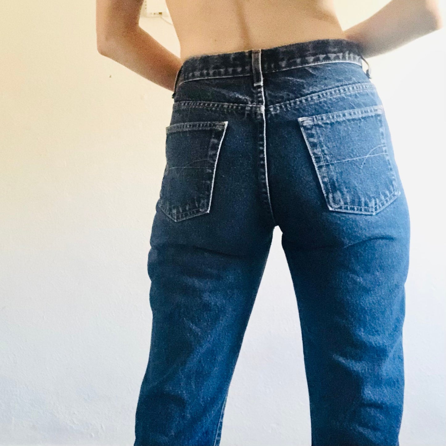 90'S VINTAGE ANCHOR BLUE STRAIGHT LEG JEANS // WAIST SIZE 28