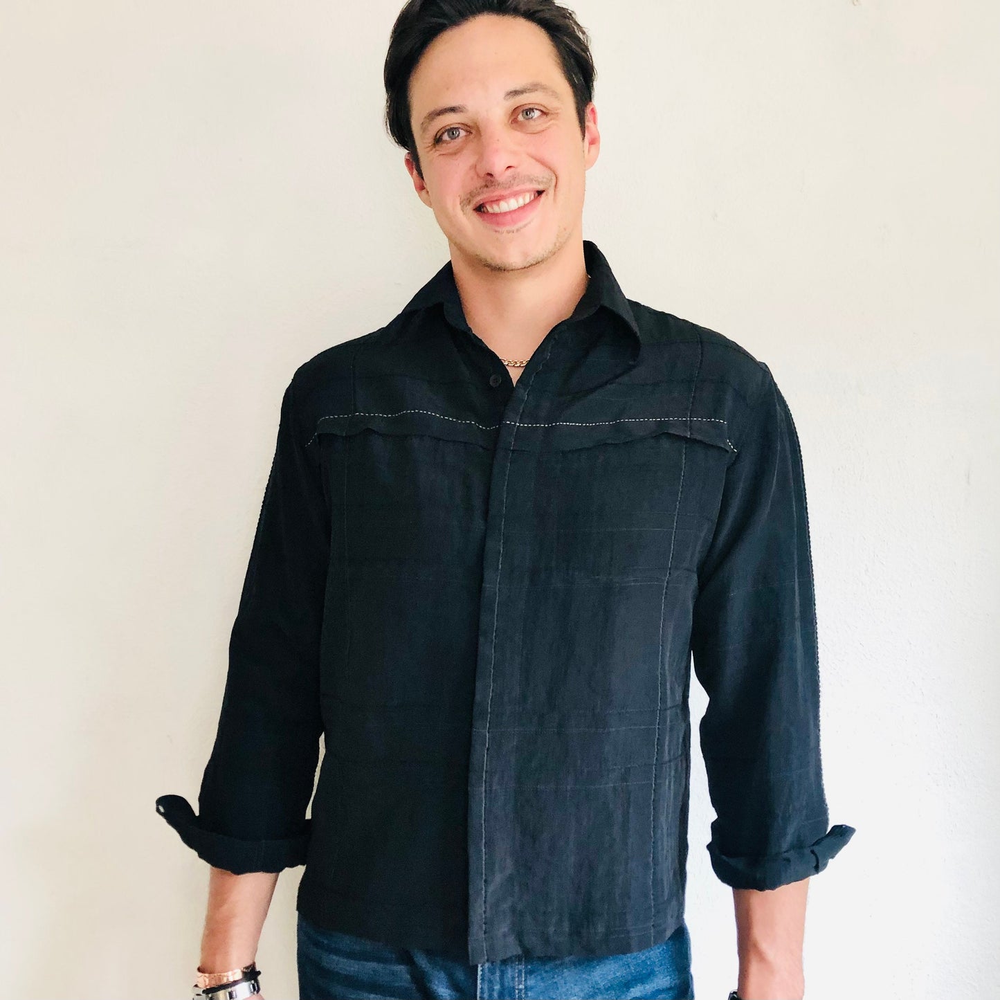 90'S VINTAGE BLACK MINIMALIST SHIRT // SIZE LARGE SHORT
