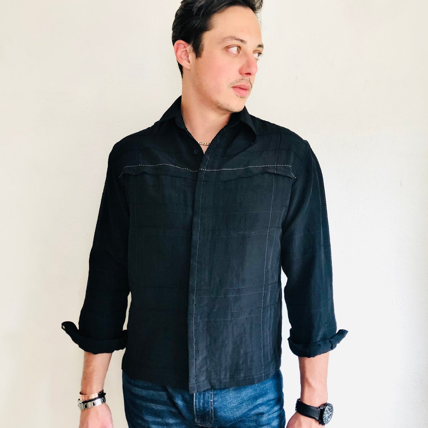 90'S VINTAGE BLACK MINIMALIST SHIRT // SIZE LARGE SHORT