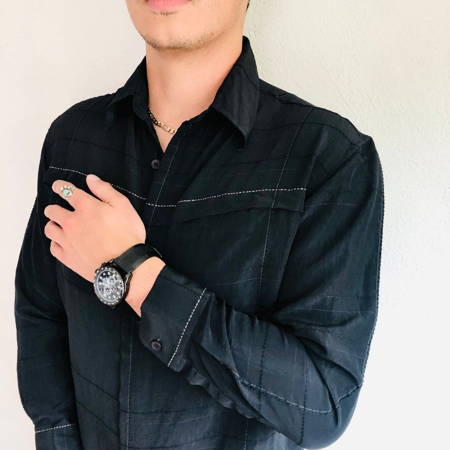 90'S VINTAGE BLACK MINIMALIST SHIRT // SIZE LARGE SHORT