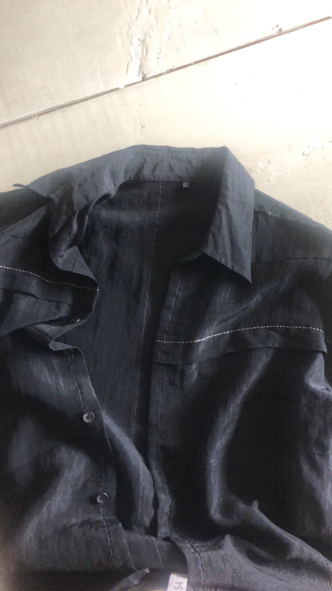 90'S VINTAGE BLACK MINIMALIST SHIRT // SIZE LARGE SHORT