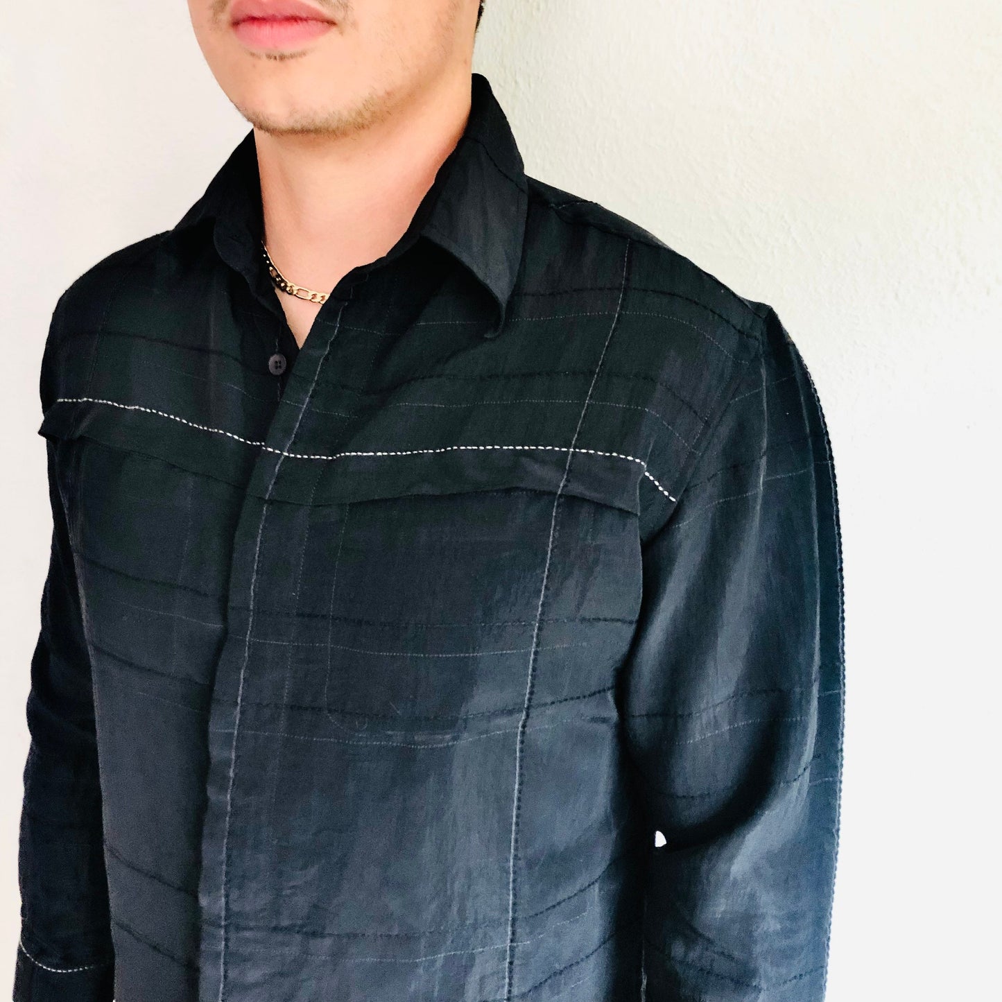 90'S VINTAGE BLACK MINIMALIST SHIRT // SIZE LARGE SHORT