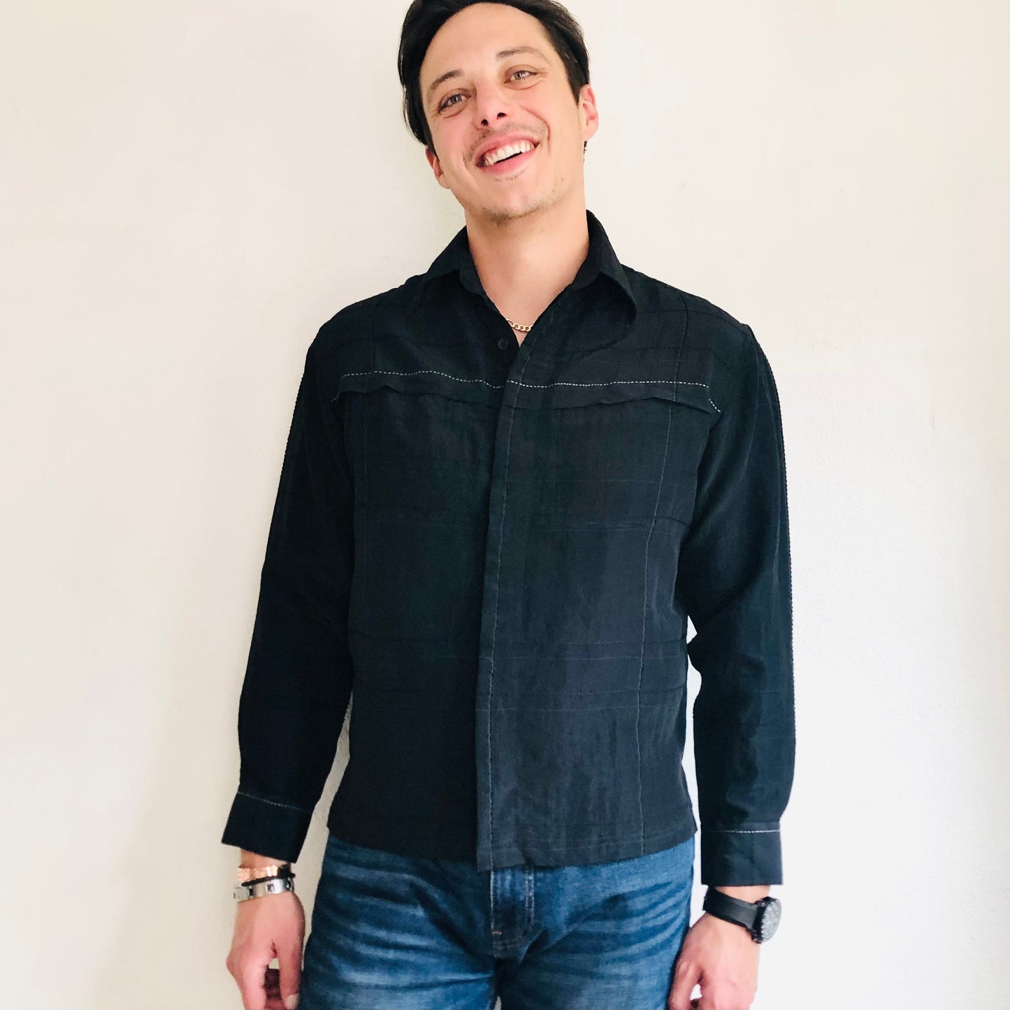 90'S VINTAGE BLACK MINIMALIST SHIRT // SIZE LARGE SHORT