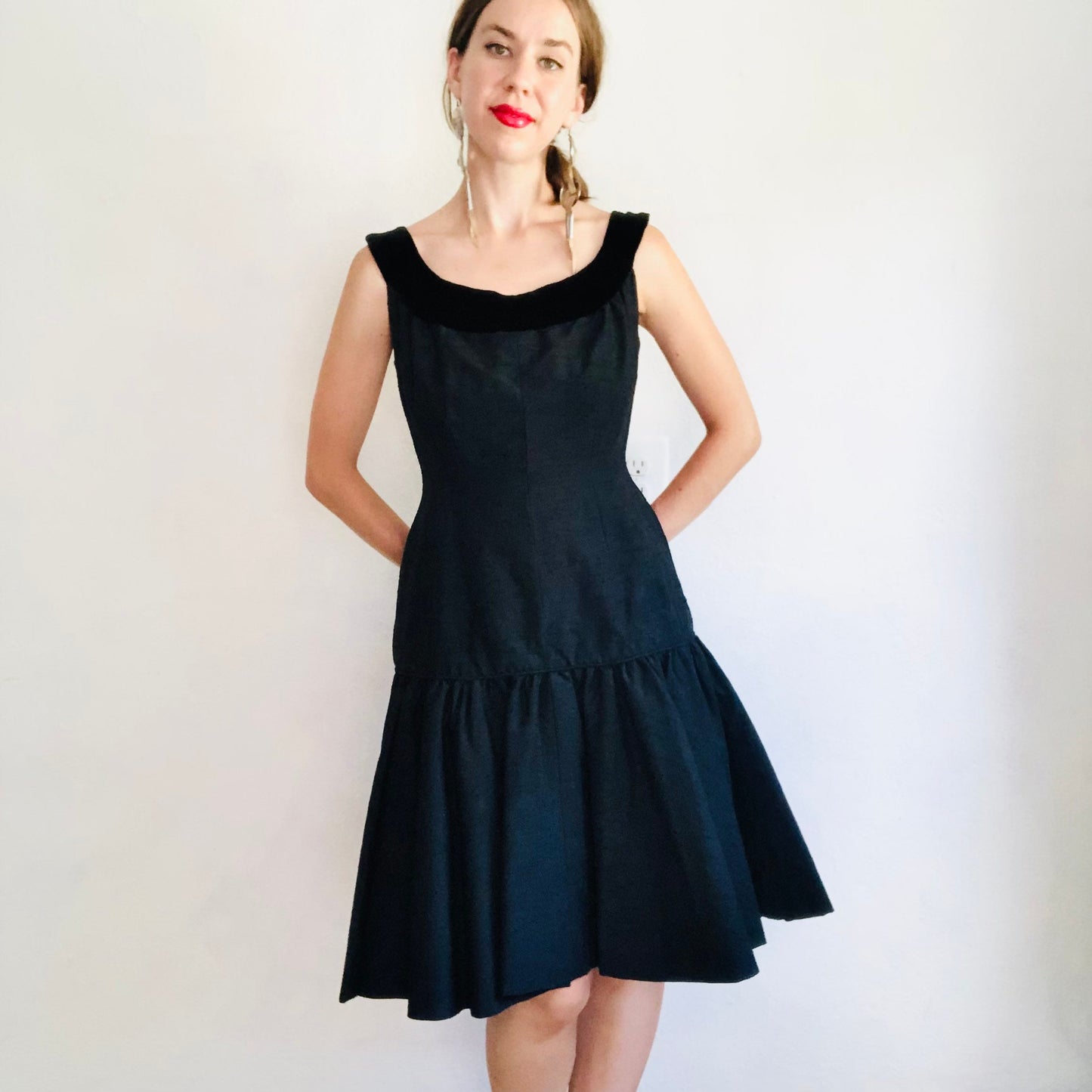 60'S VINTAGE BLACK VELVET & SHANTUNG MINI DRESS // SIZE SMALL