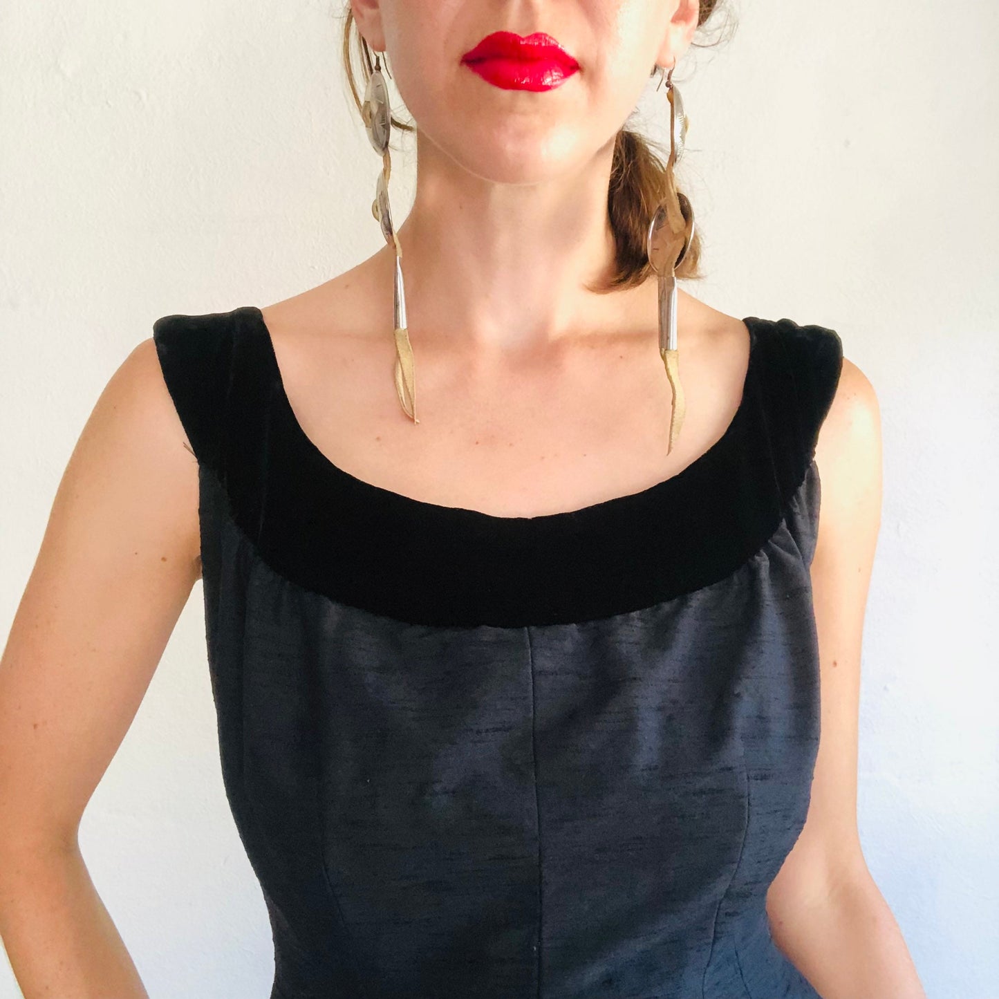 60'S VINTAGE BLACK VELVET & SHANTUNG MINI DRESS // SIZE SMALL