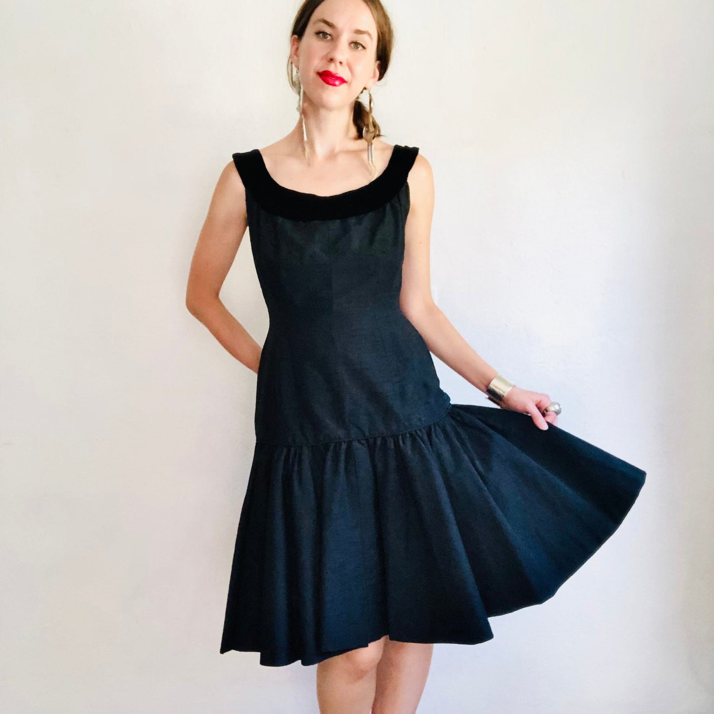 60'S VINTAGE BLACK VELVET & SHANTUNG MINI DRESS // SIZE SMALL