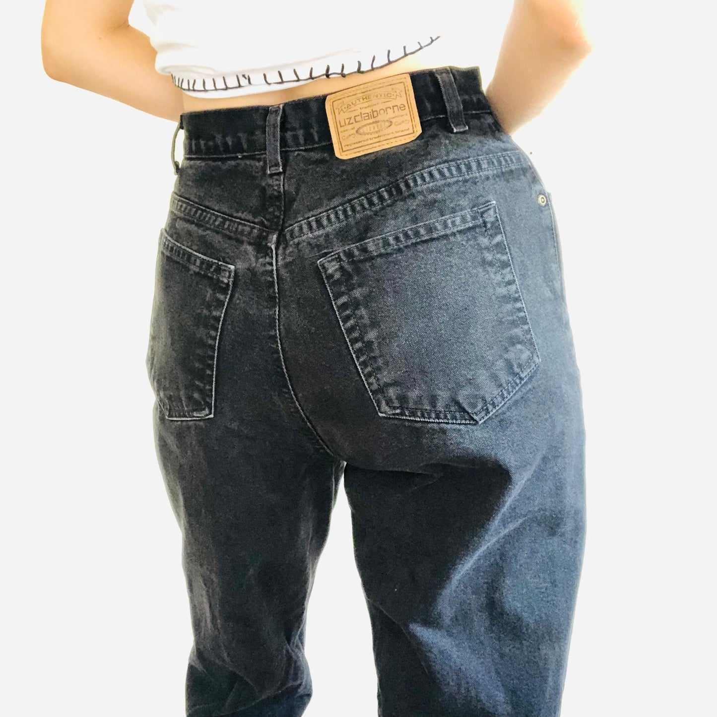 90'S VINTAGE LIZ CLAIBORNE BLACK MOM JEANS // WAIST SIZE 27