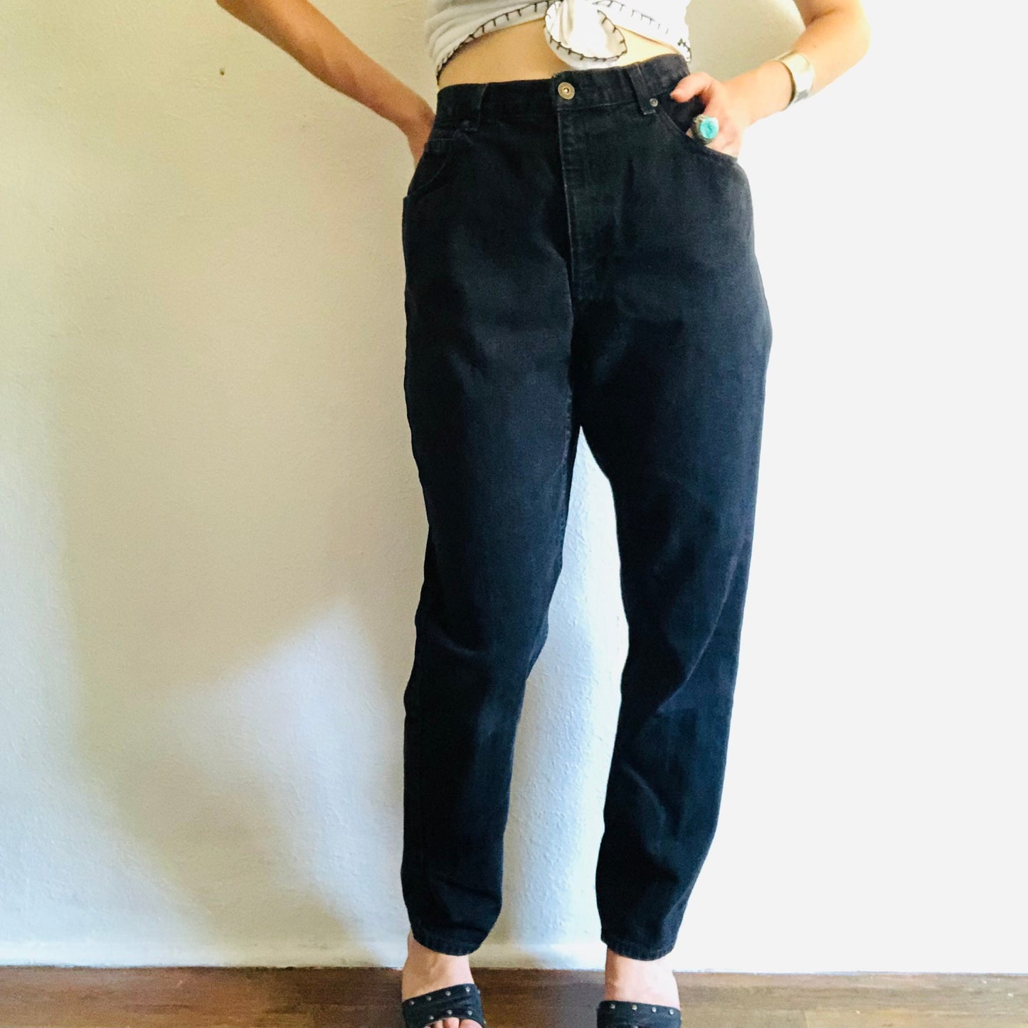 90'S VINTAGE LIZ CLAIBORNE BLACK MOM JEANS // WAIST SIZE 27