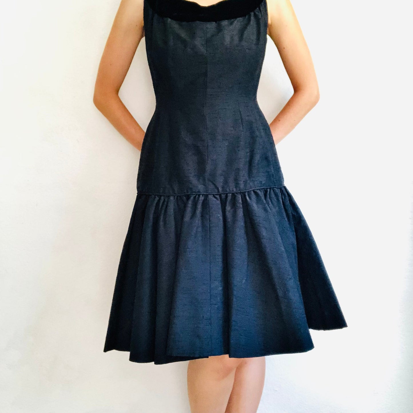 60'S VINTAGE BLACK VELVET & SHANTUNG MINI DRESS // SIZE SMALL
