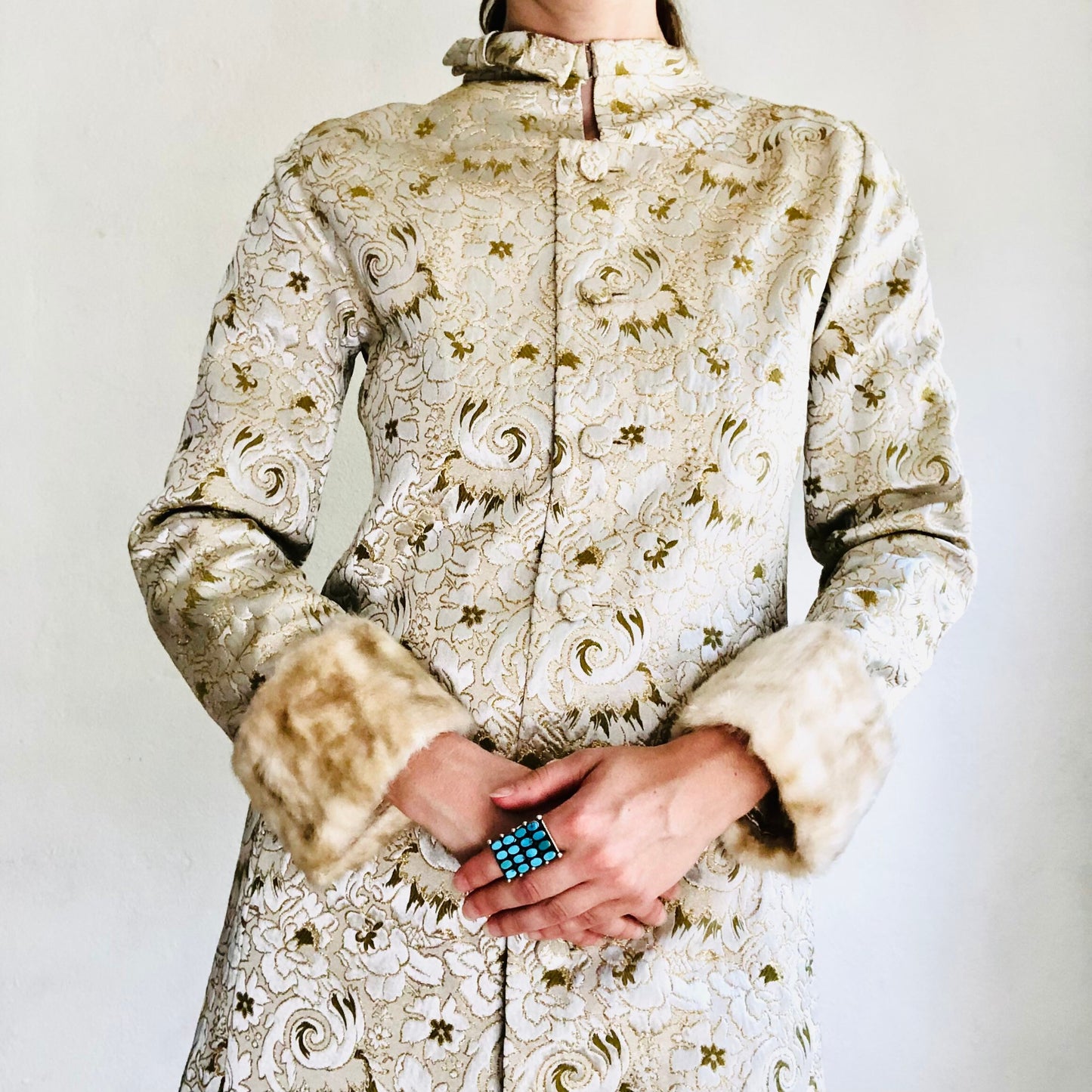 60'S VINTAGE METALLIC BROCADE / FAUX FUR JACKET // SIZE XSMALL