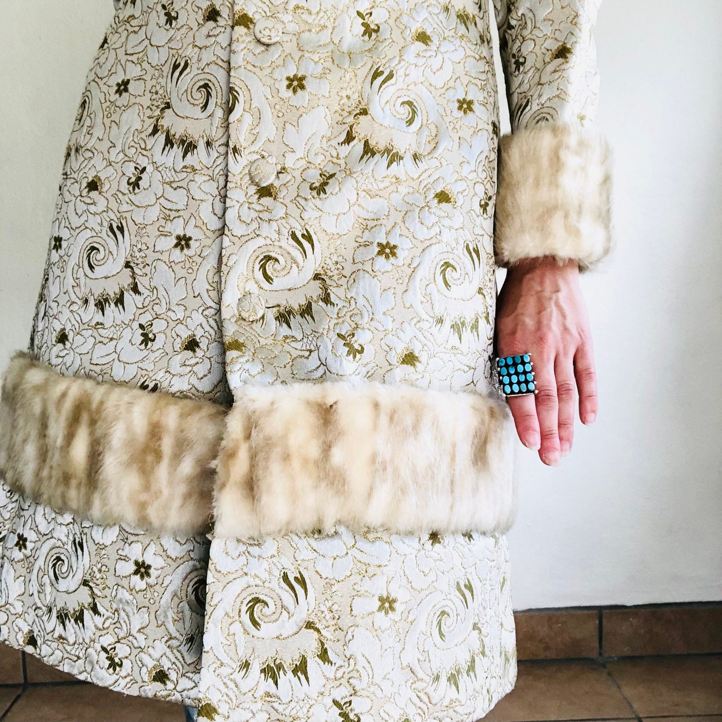 60'S VINTAGE METALLIC BROCADE / FAUX FUR JACKET // SIZE XSMALL