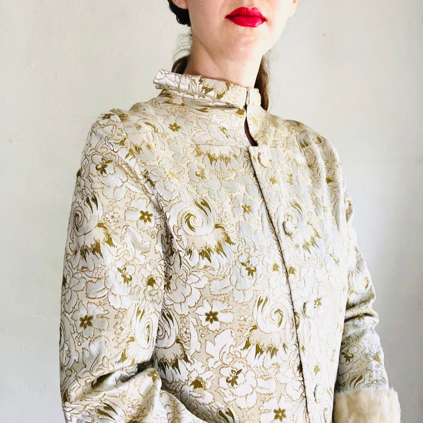 60'S VINTAGE METALLIC BROCADE / FAUX FUR JACKET // SIZE XSMALL