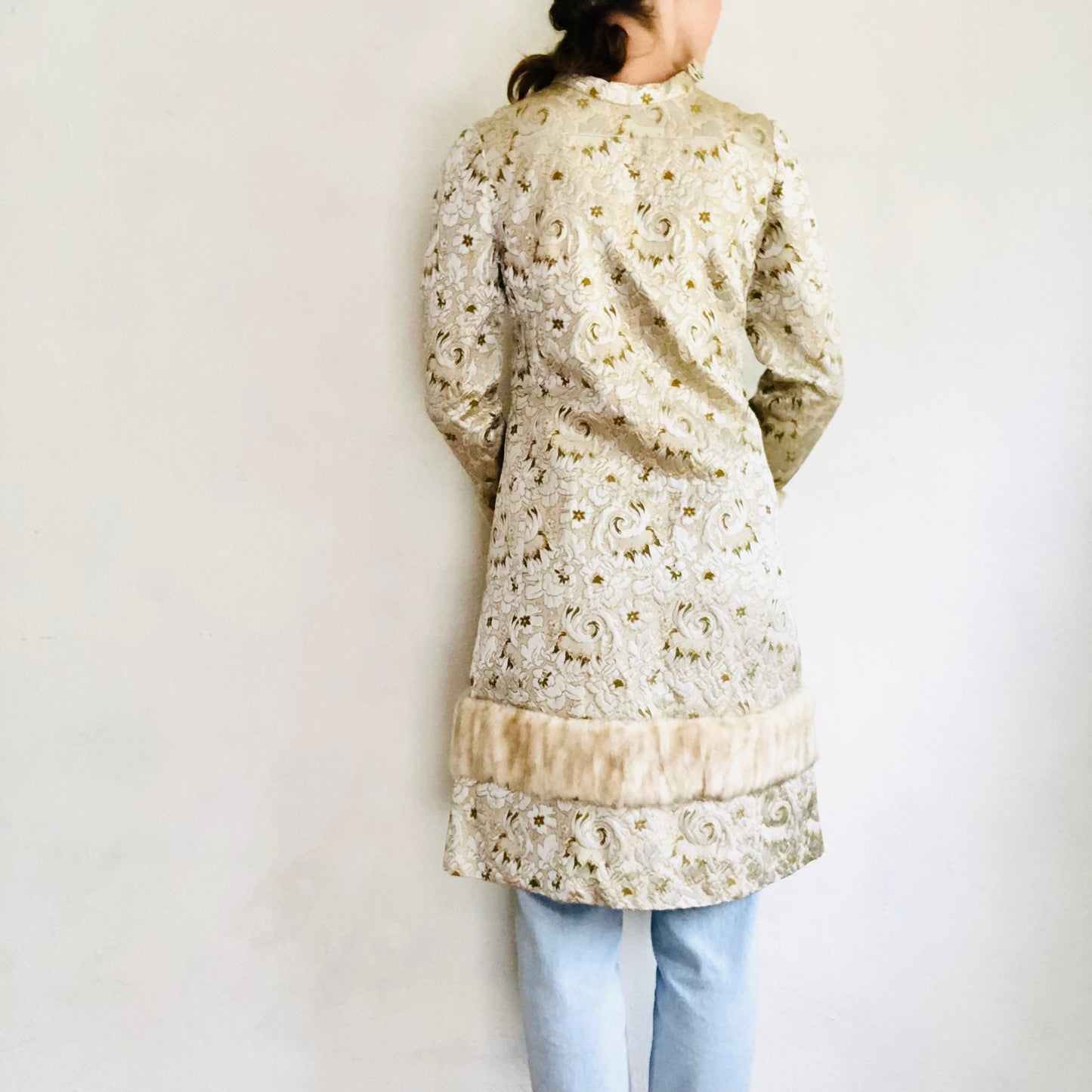 60'S VINTAGE METALLIC BROCADE / FAUX FUR JACKET // SIZE XSMALL