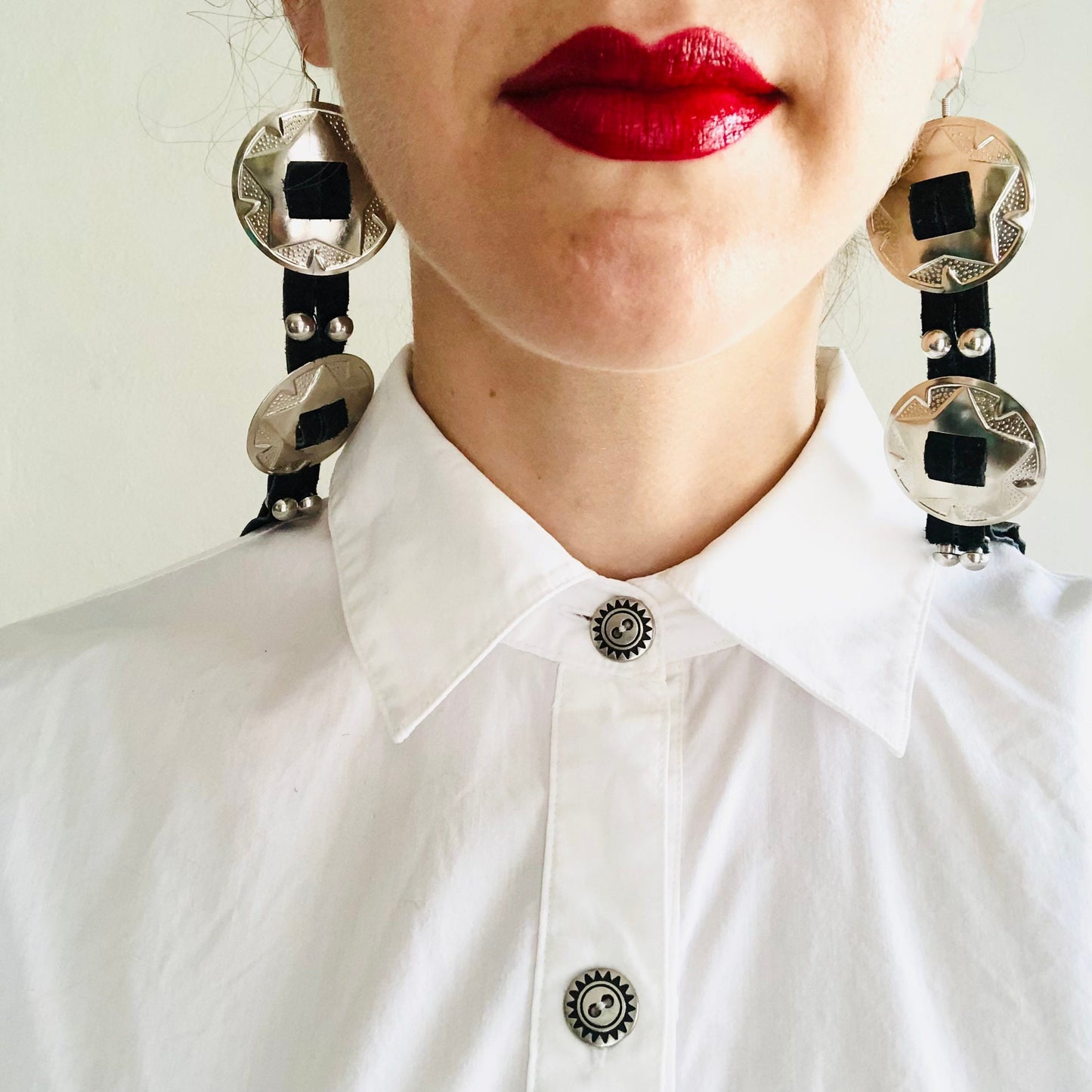 Y2K VINTAGE WHITE STUDDED ASYMMETRICAL BLOUSE // SIZE SMALL