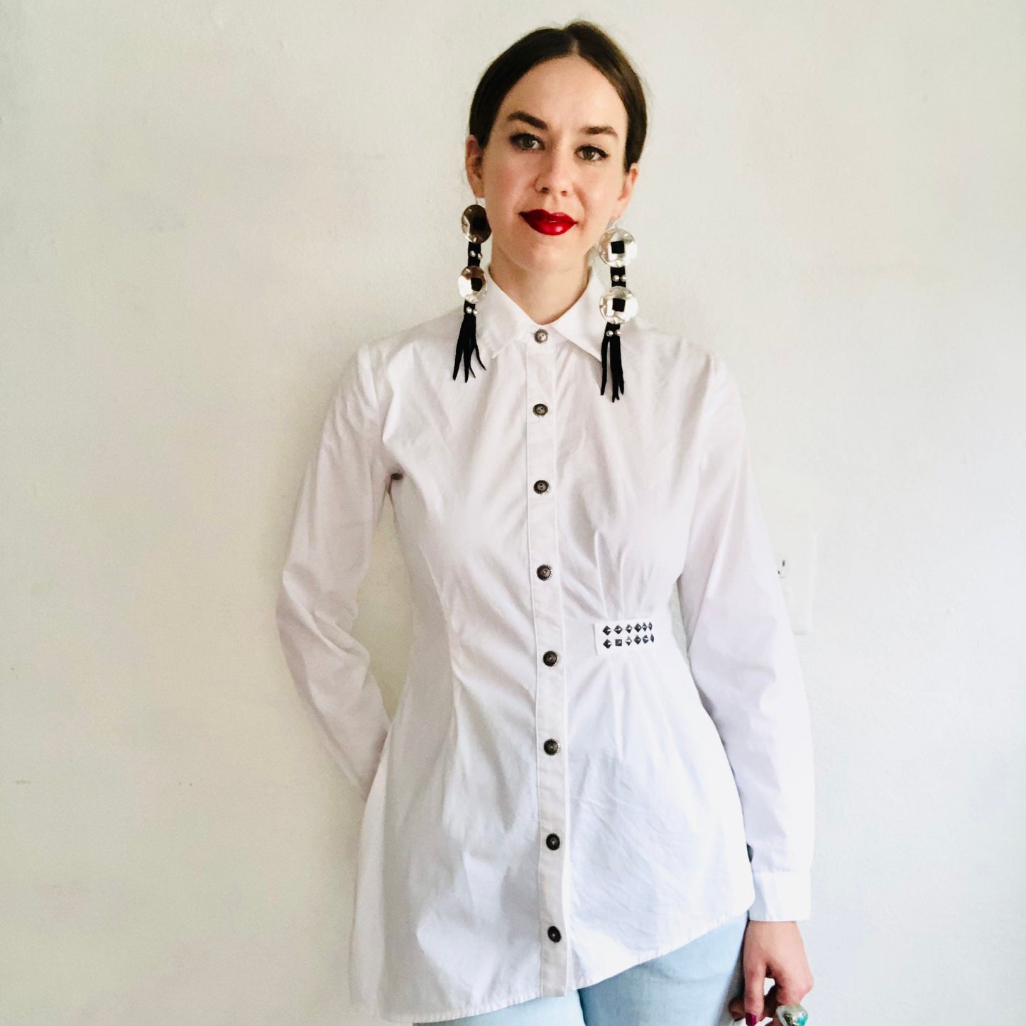 Y2K VINTAGE WHITE STUDDED ASYMMETRICAL BLOUSE // SIZE SMALL