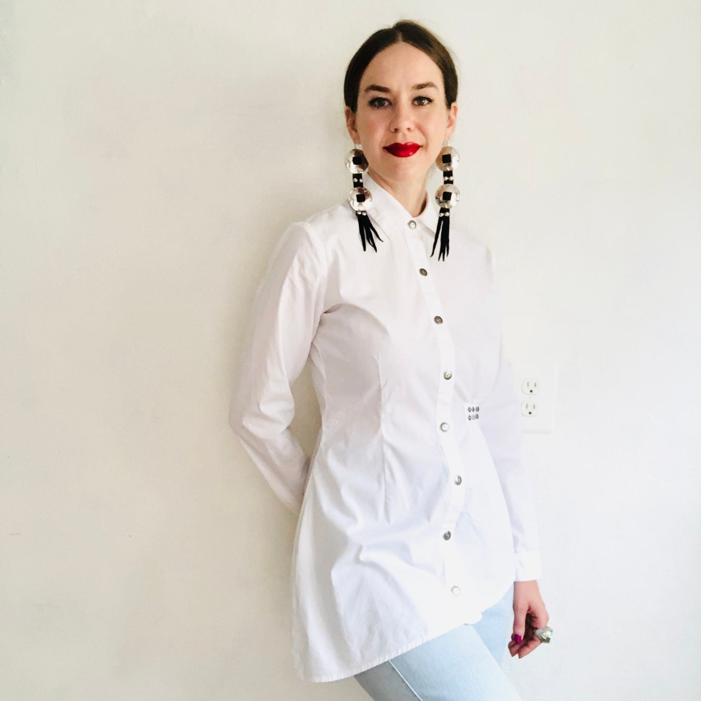 Y2K VINTAGE WHITE STUDDED ASYMMETRICAL BLOUSE // SIZE SMALL