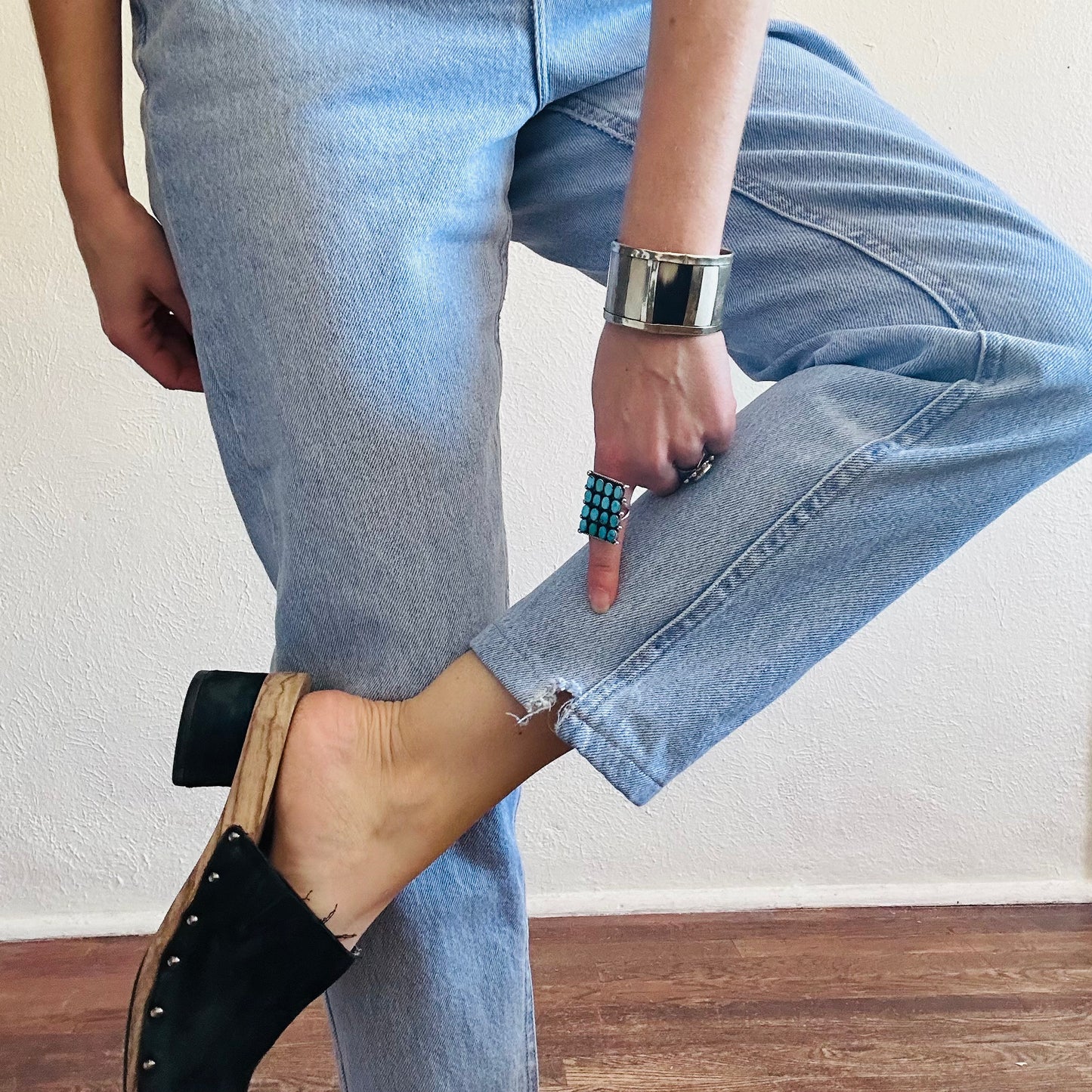 90'S VINTAGE RIDERS LIGHT WASH MOM JEANS // WAIST SIZE 30