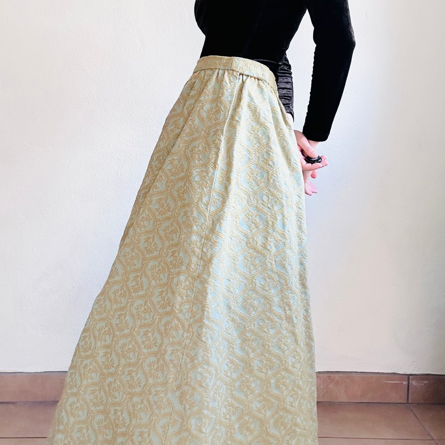 VINTAGE HANDMADE TAPESTRY SKIRT // SIZE MEDIUM