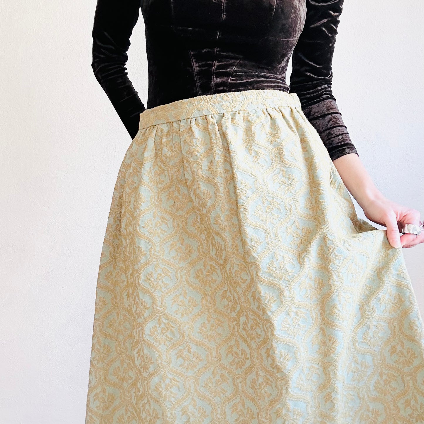 VINTAGE HANDMADE TAPESTRY SKIRT // SIZE MEDIUM