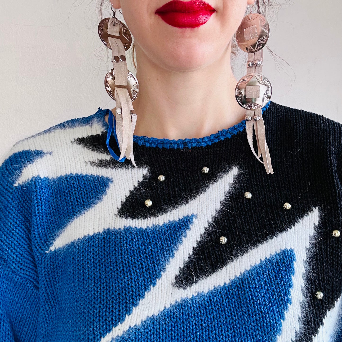 80'S VINTAGE BLUE NEW WAVE SWEATER // SIZE MEDIUM