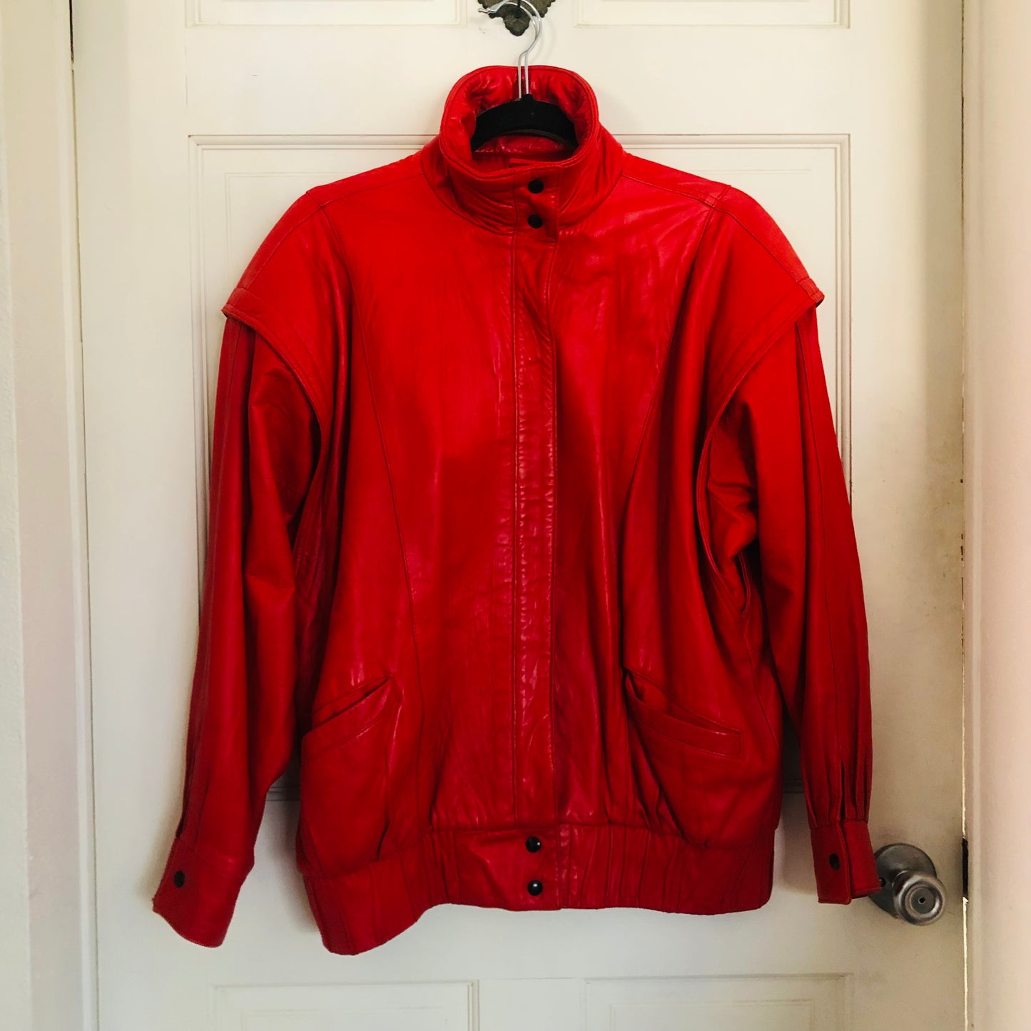 80'S VINTAGE OVERLAND SHEEPSKIN CO. RED LEATHER JACKET // SIZE MEDIUM