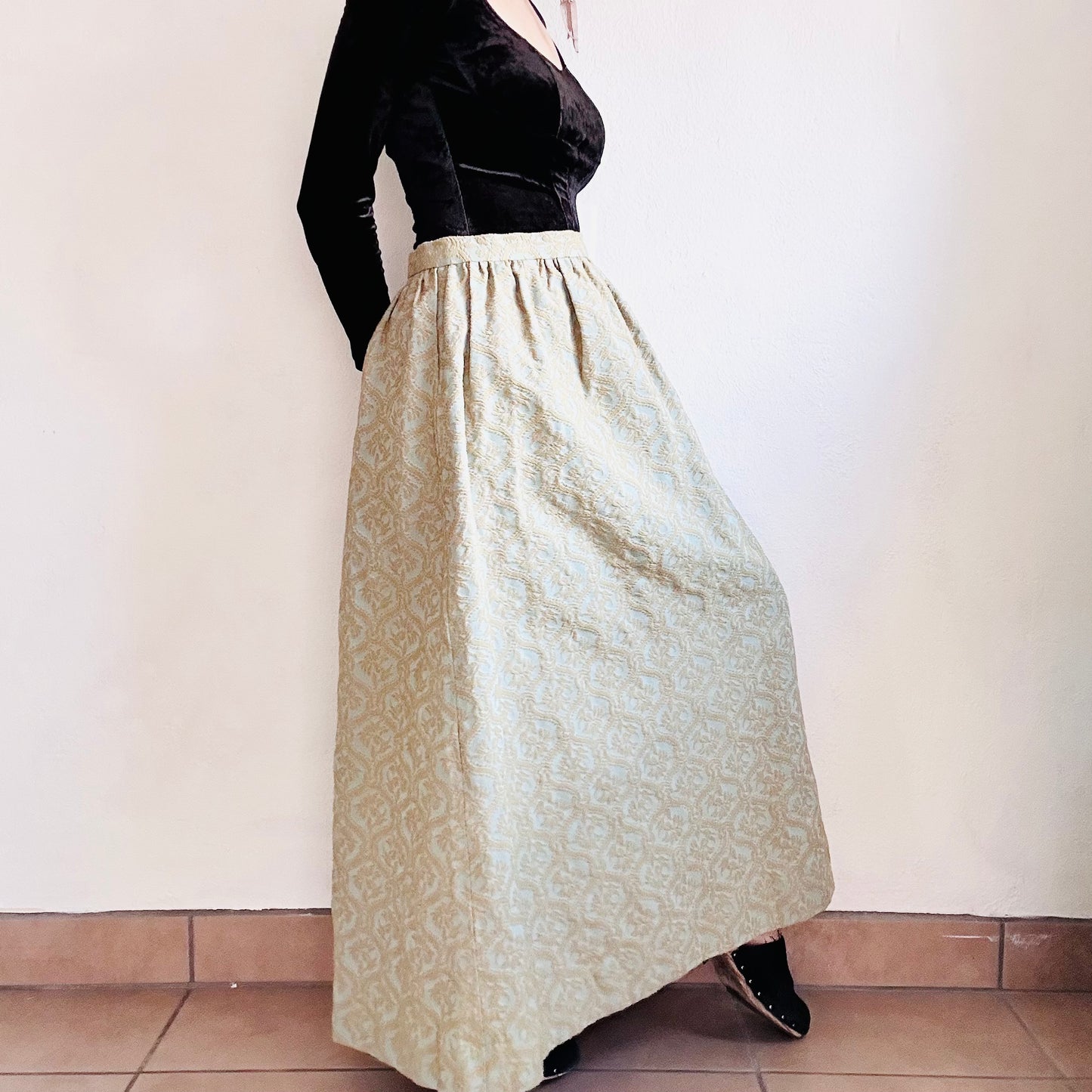 VINTAGE HANDMADE TAPESTRY SKIRT // SIZE MEDIUM