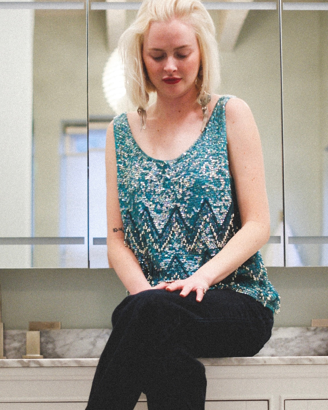 60s VINTAGE TURQUOISE SEQUINED TOP // SIZE MEDIUM