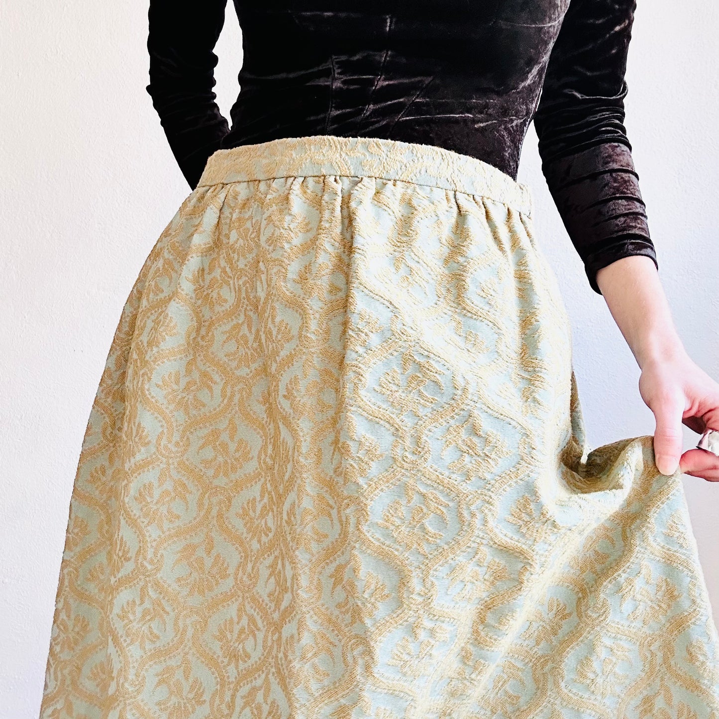 VINTAGE HANDMADE TAPESTRY SKIRT // SIZE MEDIUM