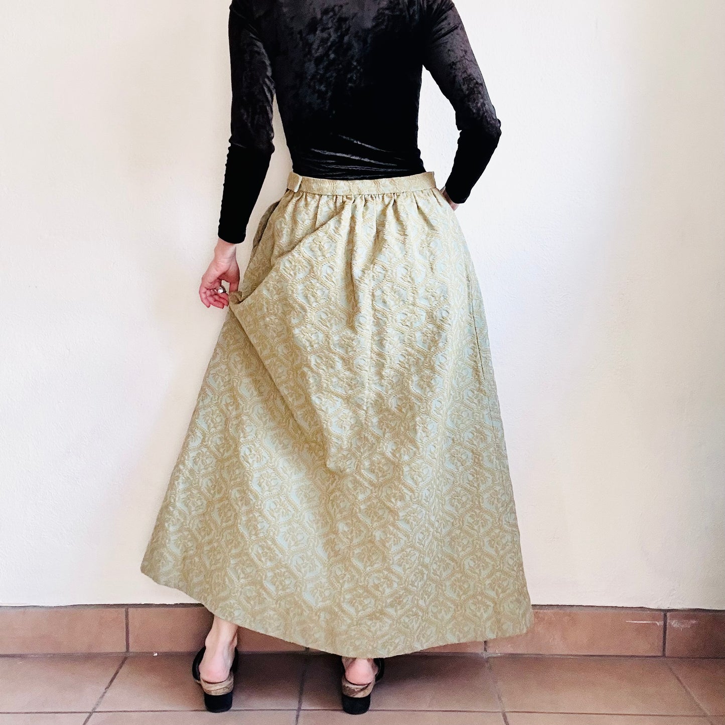 VINTAGE HANDMADE TAPESTRY SKIRT // SIZE MEDIUM