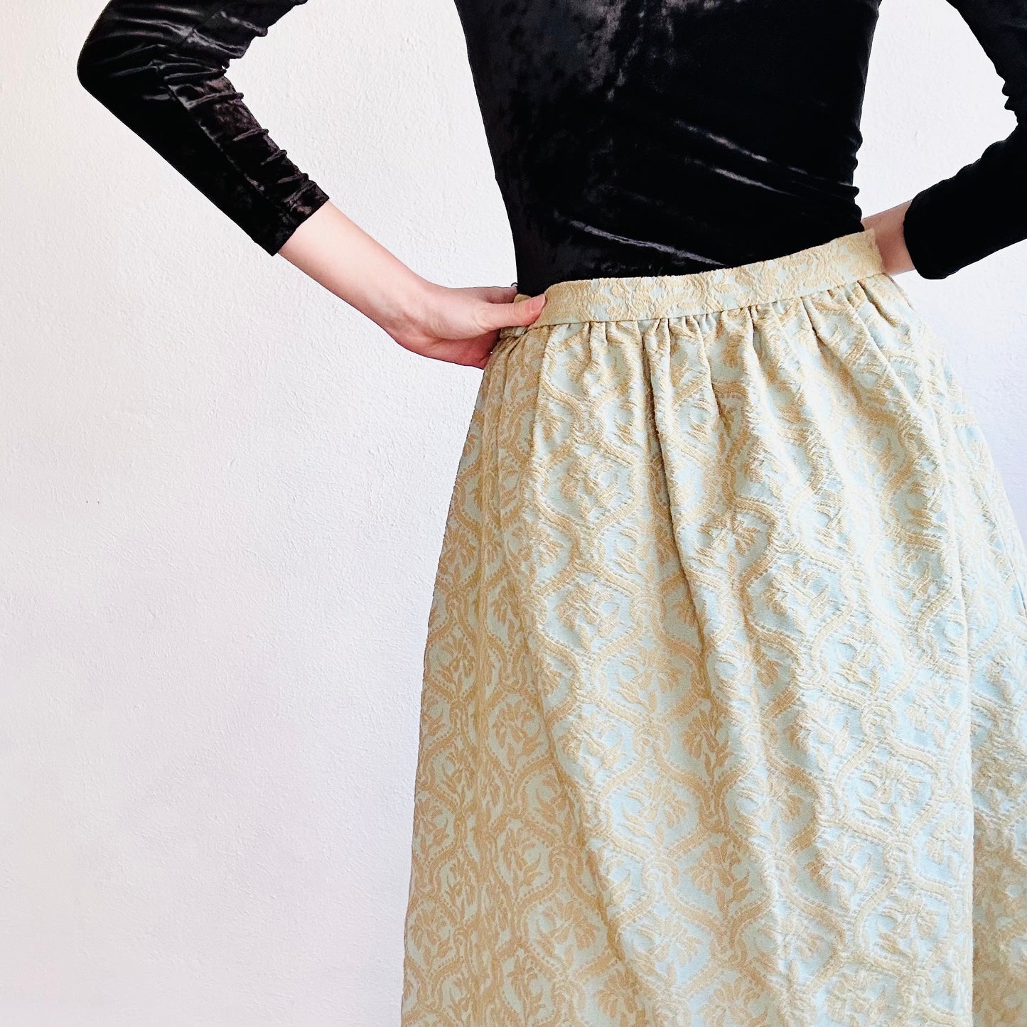 VINTAGE HANDMADE TAPESTRY SKIRT // SIZE MEDIUM