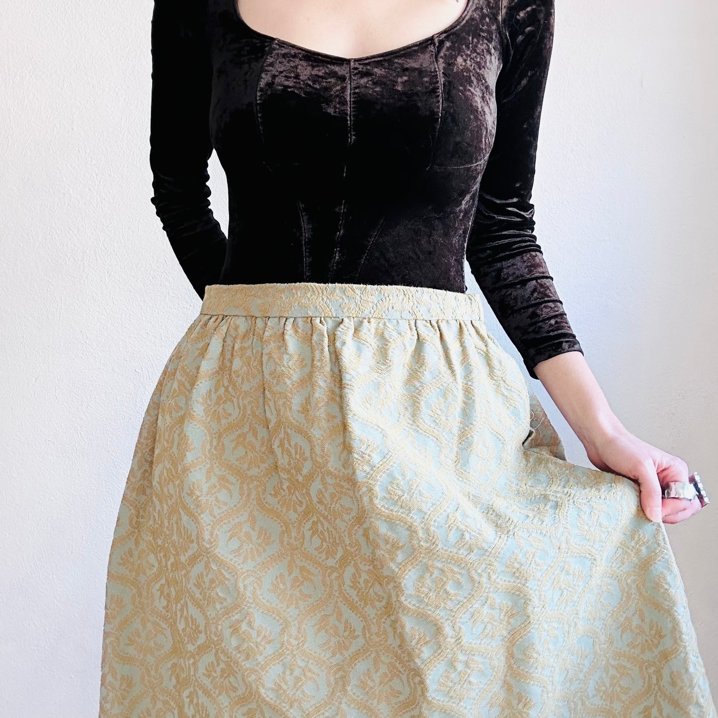VINTAGE HANDMADE TAPESTRY SKIRT // SIZE MEDIUM